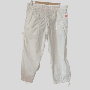 Hugo Boss Men's White Capris. Size: Large